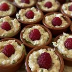 Cocktail dînatoire L'Estival - Tapas mousse d’avocat, émincé de crevettes et framboise